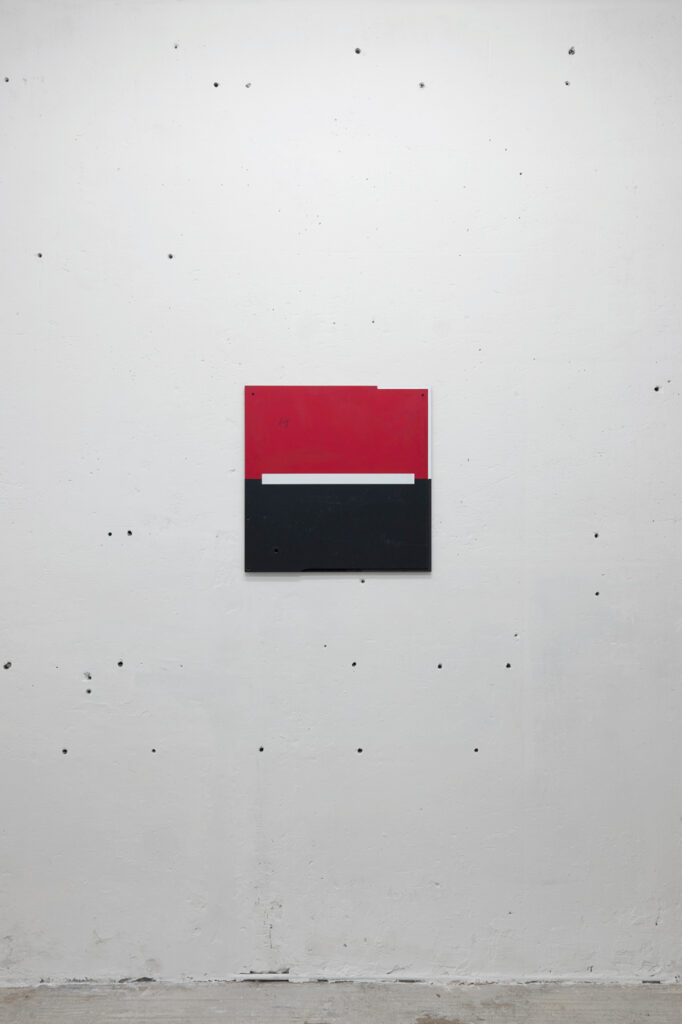 Jan Kunkel la (crossed out), 2024 Mdf, lacquer 55 x 55 x 2 cm Unique