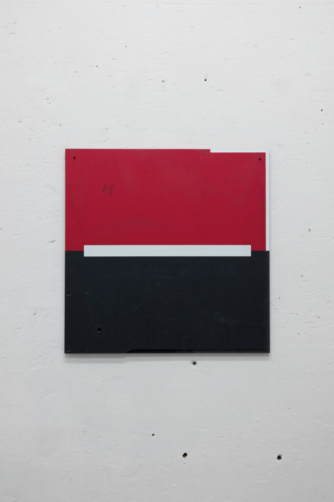 Jan Kunkel
la (crossed out), 2024
Mdf, lacquer
55 x 55 x 2 cm
Unique